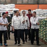 Jokowi berjanji akan meningkatkan subsidi pupuk untuk mendongkrak produksi